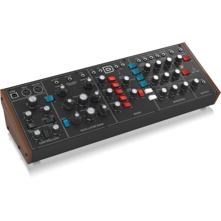 Behringer MODEL D - legendarny syntezator analogowy w formacie Eurorack Behringer MODEL D - legendarny syntezator analogowy w formacie Eurorack